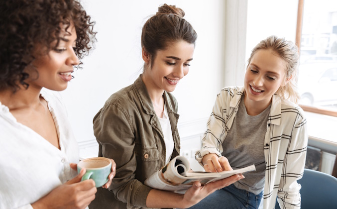 women browsing magazines